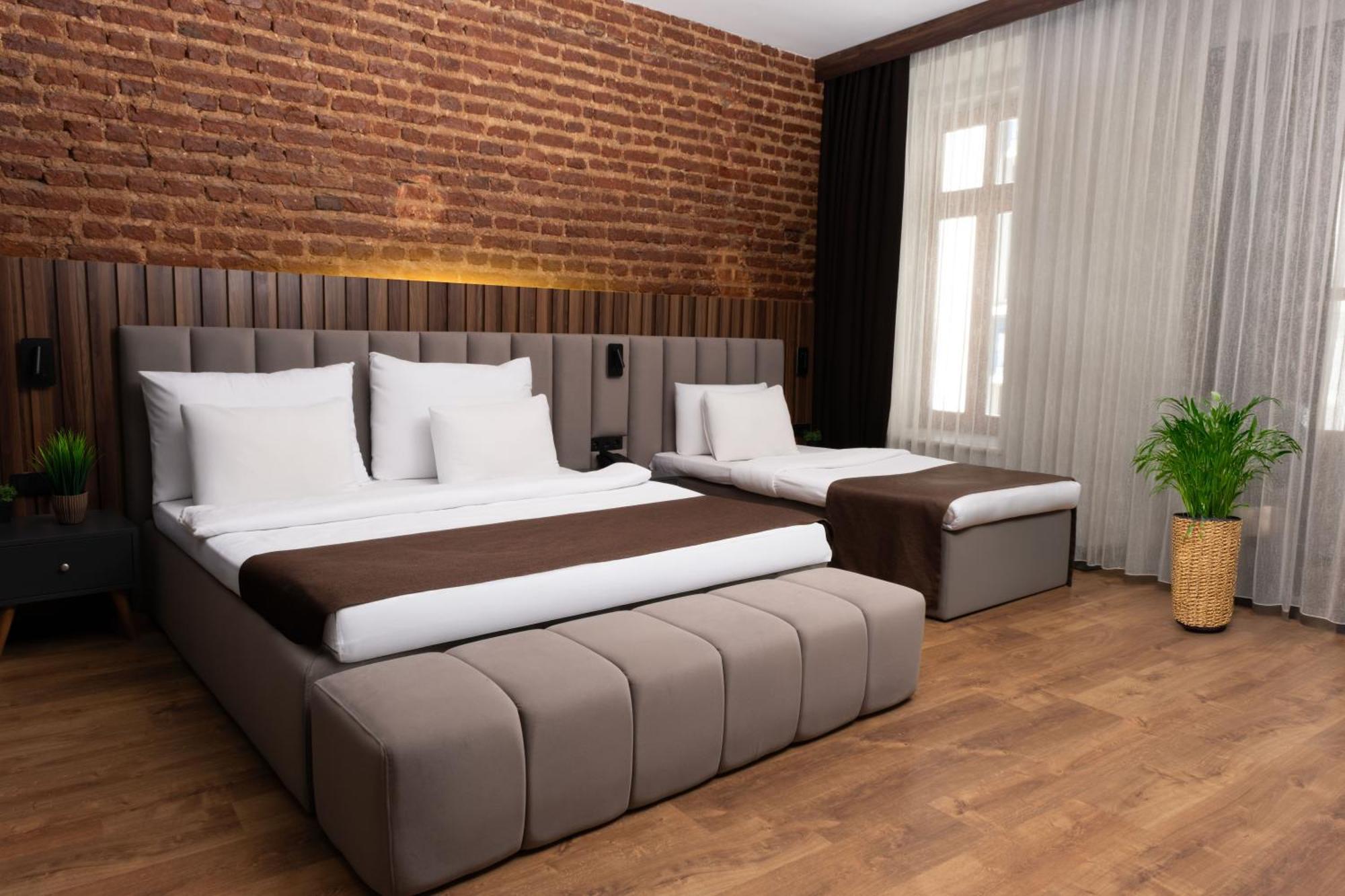 Karakoey Hotel 2*