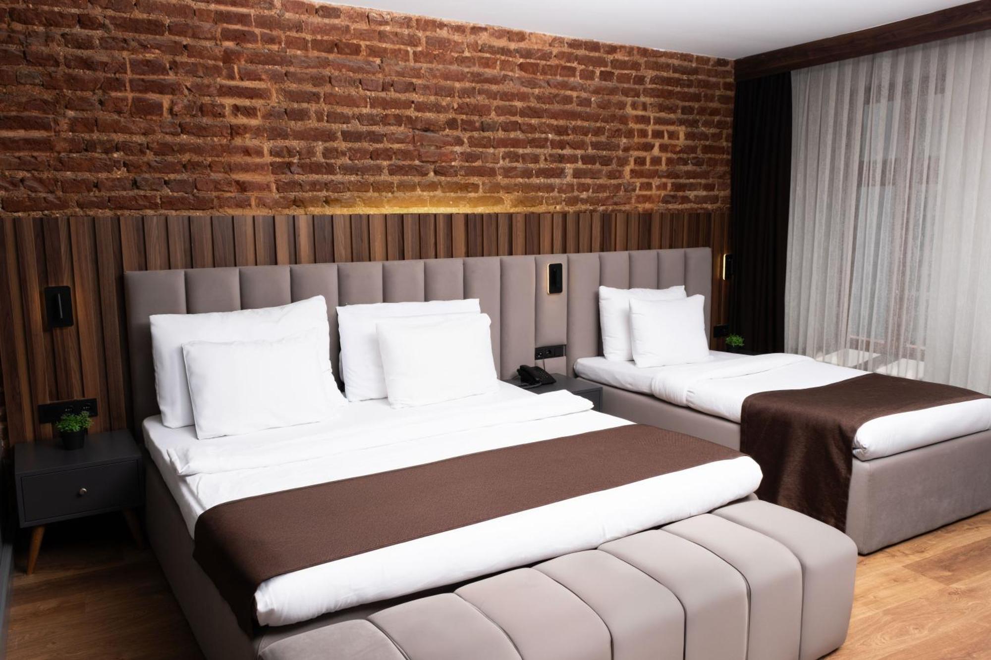 Karakoey Hotel 2*
